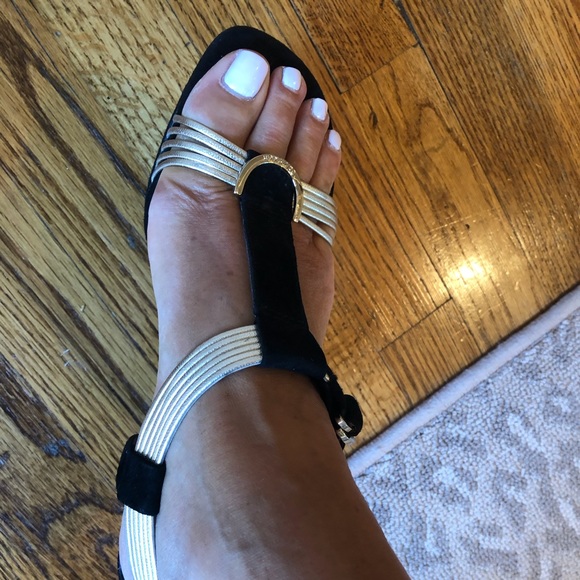 CALVIN KLEIN BLK SUEDE/GOLD STRAPPY SANDALS SZ 8 - Picture 5 of 8
